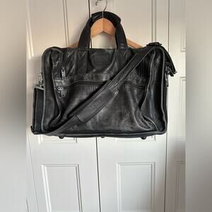 Tumi Black Leather Briefcase Laptop Messenger Shoulder Bag